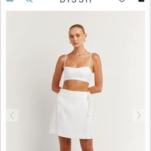 Dissh VIENNA WHITE LINEN CURVED CROP TOP IS Size 2. Sold out online. NWT.